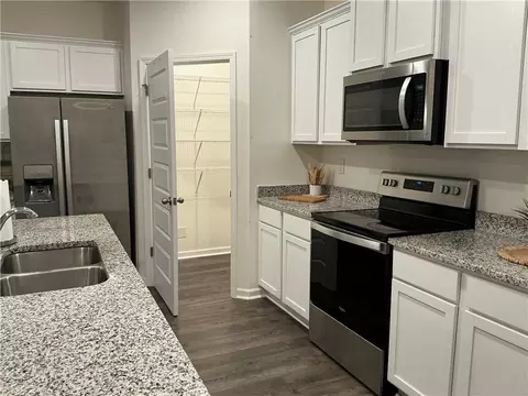 Kitchen - 2237 Pelham Pass, Dacula, GA 30019 photo 4 of 4