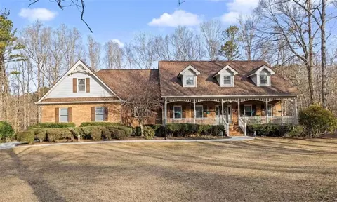410 Camelot Dr, Fayetteville, GA 30214