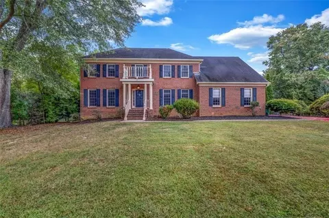 717 Oxford Ct SW, Lilburn, GA 30047