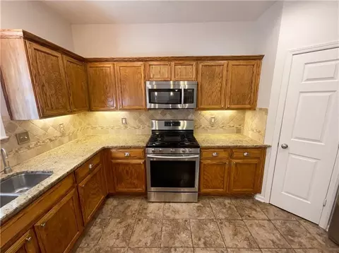 Kitchen - 130 Glenwood Ct, Hampton, GA 30228 photo 3 of 4