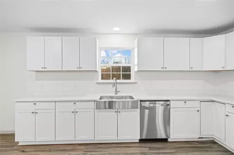 Kitchen - 509 Plainview Dr NW, Dalton, GA 30721 photo 2 of 4