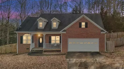 121 Foxwood Ct, Villa Rica, GA 30180
