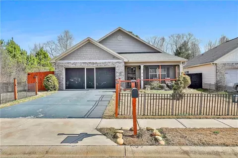 1022 Serene Lake Dr, Griffin, GA 30223