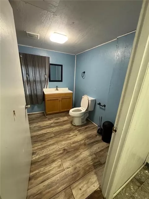 Bath - 2180 Spring Rd, Gainesville, GA 30504 photo 1 of 1