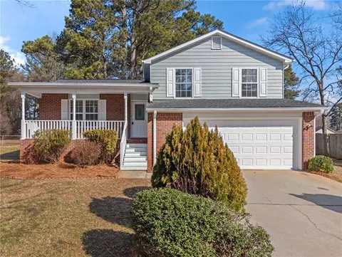 798 Aberdeen Dr, Stone Mountain, GA 30083