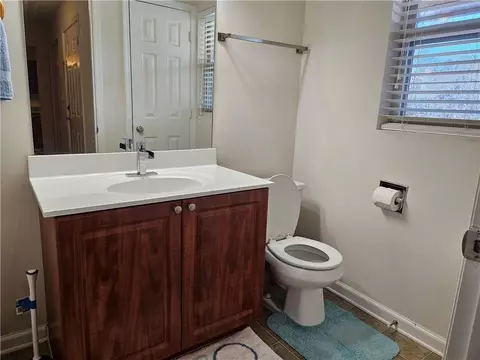 Bath - 310 Brittany Ct, Duluth, GA 30096 photo 2 of 5