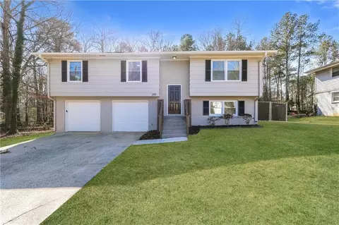 370 Valiant Ln, Riverdale, GA 30274
