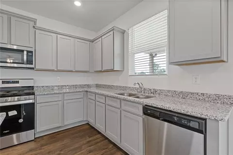 Kitchen - 294 Ralph Still Rd, Dacula, GA 30019 photo 2 of 4