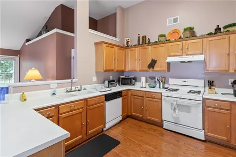 1055 Chimney Trace Way, Lawrenceville, GA 30045