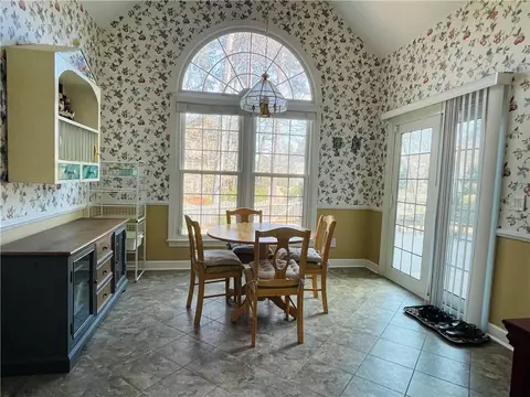 Dining - 909 Biscayne Way, Suwanee, GA 30024 photo 4 of 4