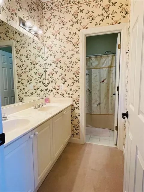 Bath - 909 Biscayne Way, Suwanee, GA 30024 photo 2 of 3