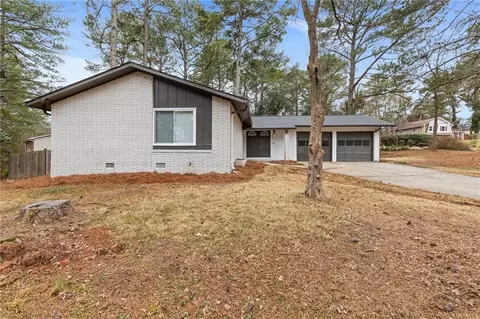 862 Hearthstone Dr, Stone Mountain, GA 30083