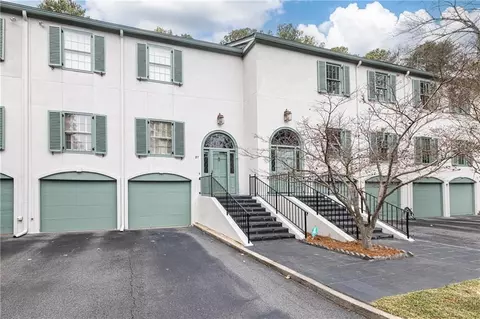 27 Mooregate Sq, Atlanta, GA 30327