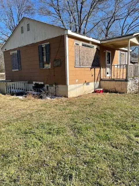 227 Atha St, Monroe, GA 30655 photo 2