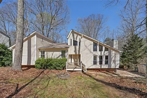 1146 Rolling Green Dr, Acworth, GA 30102