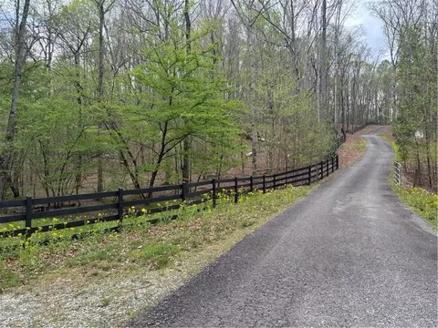 5670 Kennedy Rd, Suwanee, GA 30024