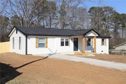 3615 Meadowview Dr, Lithia Springs, GA 30122