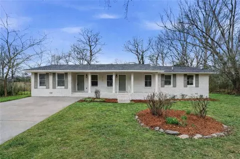 6122 Hillpine Dr, Douglasville, GA 30135