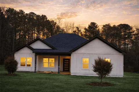 337 W Ridgeway Rd, Maysville, GA 30558