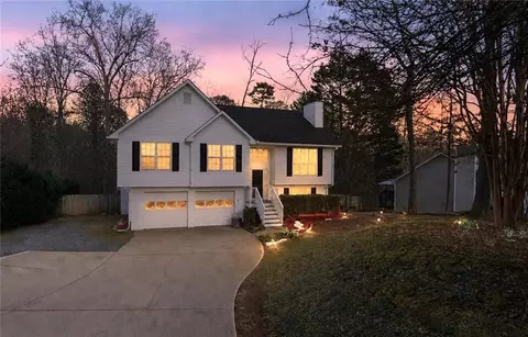 20 Miners Pt SE, Acworth, GA 30102