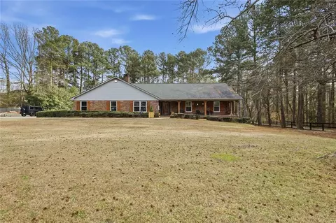 600 Springlake Rd, Lawrenceville, GA 30045