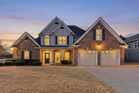 74 Planters Dr NW, Cartersville, GA 30120
