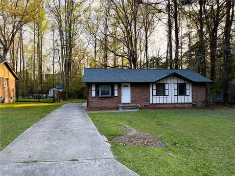 1345 Labelle St, Jonesboro, GA 30238