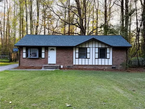1345 Labelle St, Jonesboro, GA 30238