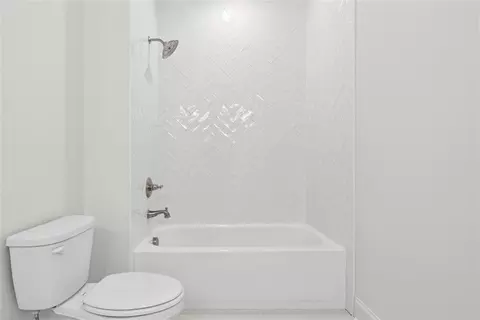 Bath - 216 Suwanee Ave, Suwanee, GA 30024 photo 7 of 12