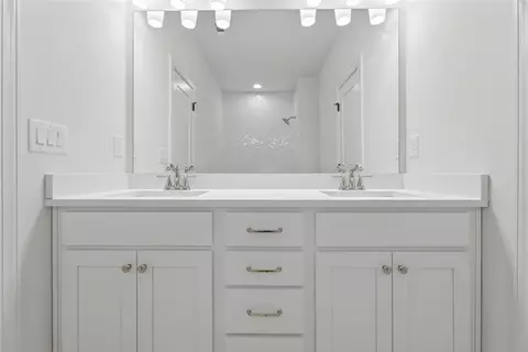 Bath - 216 Suwanee Ave, Suwanee, GA 30024 photo 6 of 12