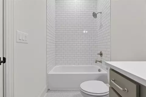 Bath - 216 Suwanee Ave, Suwanee, GA 30024 photo 3 of 12
