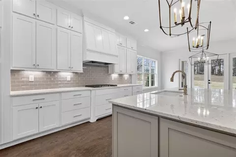 Kitchen - 216 Suwanee Ave, Suwanee, GA 30024 photo 4 of 4