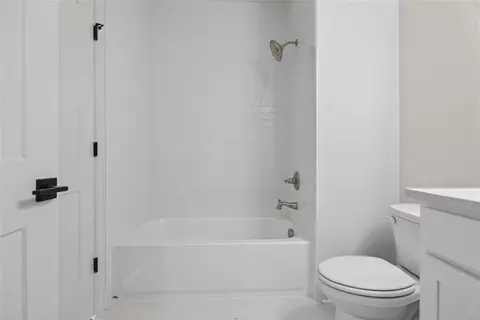 Bath - 216 Suwanee Ave, Suwanee, GA 30024 photo 4 of 12