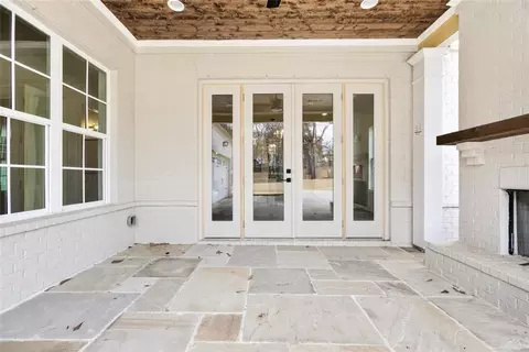 Exterior - 216 Suwanee Ave, Suwanee, GA 30024 photo 5 of 9