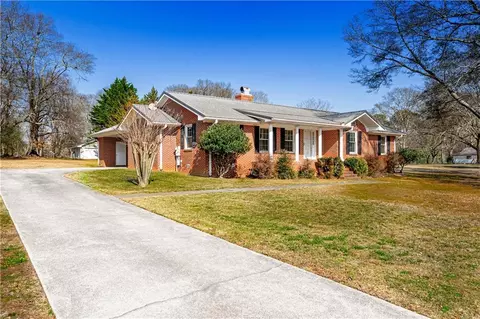 Exterior - 173 Madison St, Commerce, GA 30529 photo 2 of 3