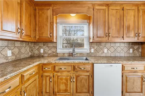 Kitchen - 173 Madison St, Commerce, GA 30529 photo 2 of 3