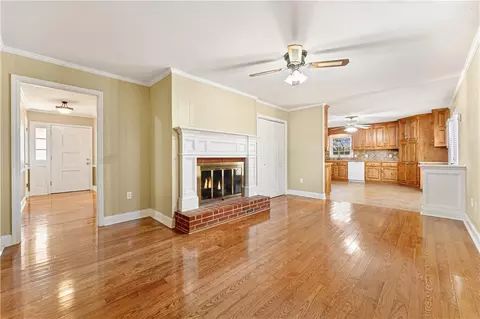 Living - 173 Madison St, Commerce, GA 30529 photo 4 of 5