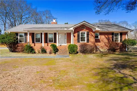 173 Madison St, Commerce, GA 30529