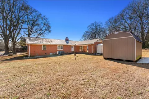 Exterior - 173 Madison St, Commerce, GA 30529 photo 3 of 3