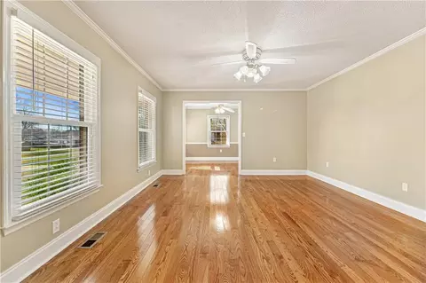 Living - 173 Madison St, Commerce, GA 30529 photo 2 of 5