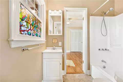 Bath - 173 Madison St, Commerce, GA 30529 photo 2 of 2