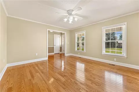 Living - 173 Madison St, Commerce, GA 30529 photo 1 of 5