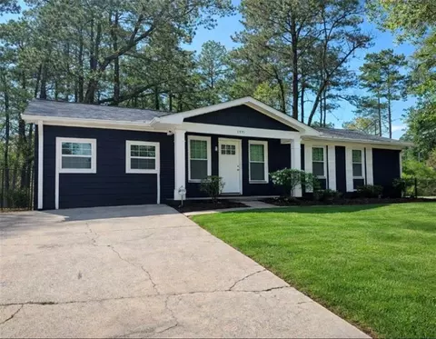 1551 Pine Glen Cir, Decatur, GA 30035