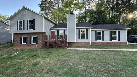 300 Timber Laurel Ln, Lawrenceville, GA 30043
