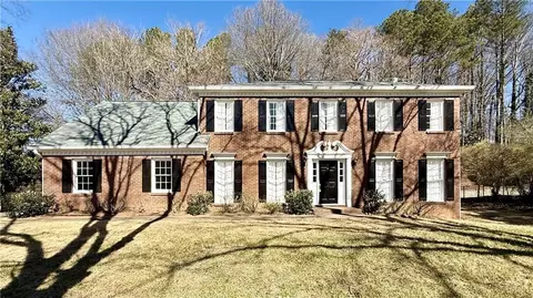 1735 Ridgefield Dr, Roswell, GA 30075