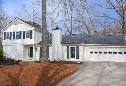 300 Woodchuck Ct, Roswell, GA 30076
