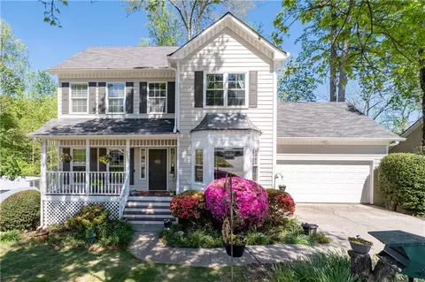 385 Oak Springs Dr, Lawrenceville, GA 30043