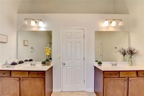 Bath - 3104 Tofte Dr, Duluth, GA 30096 photo 3 of 6