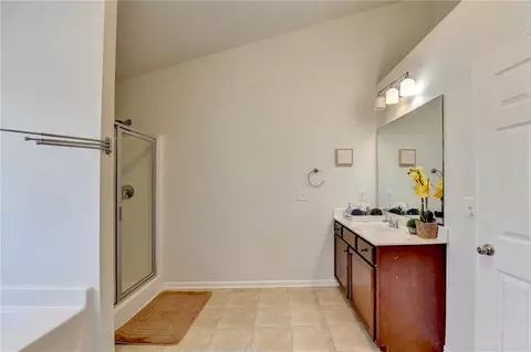 Bath - 3104 Tofte Dr, Duluth, GA 30096 photo 4 of 6