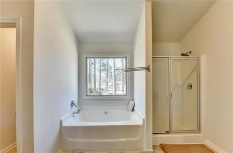 Bath - 3104 Tofte Dr, Duluth, GA 30096 photo 2 of 6